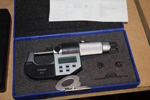 lot 732 image: Electronic Micrometer (New ) with Case