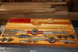 lot 770 image: Craftsman No. 5499 Tap & Die Set with Wooden Case
