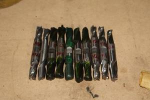 lot 798 image: Lot of (10) Assorted End Mill Bits