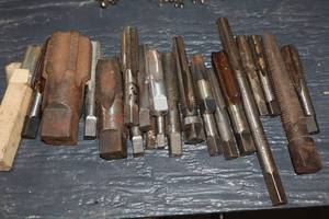 lot 799 image: Lot of (22) Assorted Threading Bits