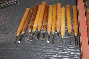 lot 807 image: Lathe Chisel Set
