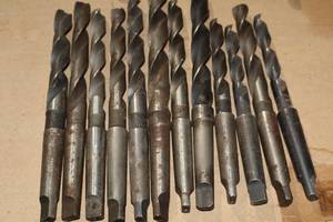 lot 811 image: Lot of (12) Assorted Taper Shank Drill Bits