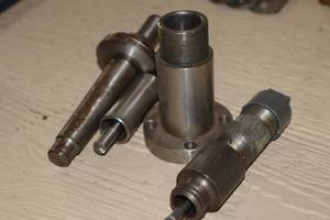 lot 821 image: Lot of (4) Assorted Machining Parts