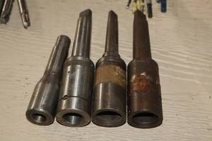 lot 824 image: Lot of (4) Assorted Milling Tool Holders