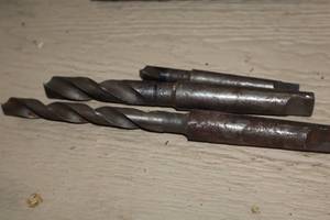 lot 831 image: Lot of (3) Assorted Taper Shank Bits