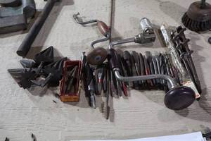 lot 847 image: (2) Hand Augers with (31) Auger Bits