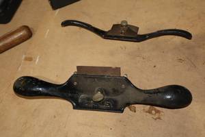 lot 872 image: Lot of (2) Spoke Shaves - 2-34 and 2-18