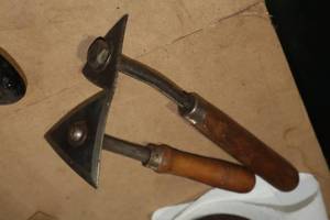 lot 873 image: Lot of (2) Painters Triangle Shave Hooks