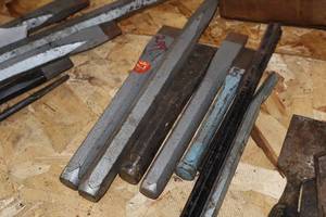 lot 895 image: Lot of (7) Assorted Chisels