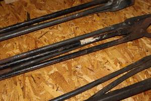 lot 898 image: Lot of (2) Blacksmith Tools - Tongs 20 and 18