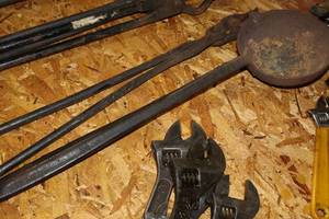 lot 899 image: Lot of (2) Blacksmith Tools - Tongs 20-12 and Ladel 5-12Dx21