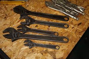 lot 900 image: Lot of (5) Assorted Adjustable Wrenches