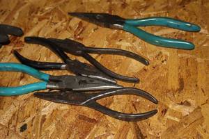 lot 904 image: Lot of (5) Assorted Needlenose Pliers
