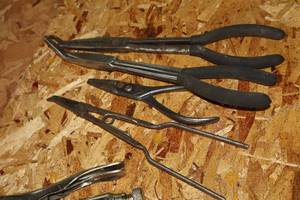 lot 905 image: Lot of (4) Assorted Needlenose Pliers