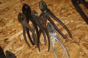 lot 909 image: Lot of (6) Assorted Pliers