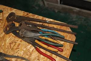 lot 911 image: Lot of (7) Assorted SnipsTongs
