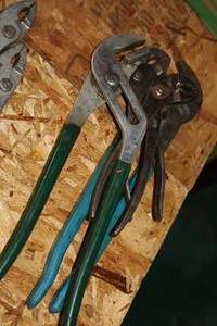 lot 912 image: Lot of (4) Assorted Channel Lock pliers