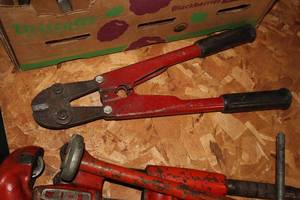 lot 915 image: 14 Bolt Cutter