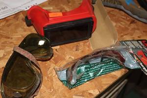 lot 919 image: Lot of (3) Eye Protection