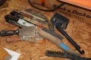 lot 921 image: Lot of (13) Assorted ScrapersPutty Knives and Wire Brushes
