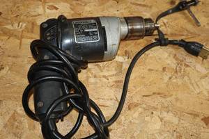 lot 941 image: Black & Decker Holgun Extra Heavy Duty 38 Drill 1180-09