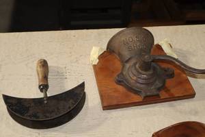 lot 1146 image: No. S10 Grinder and Double Cressent Blade