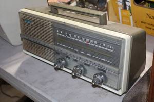 lot 1153 image: Vintage Mamiye Radio BM-709