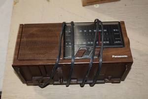 lot 1155 image: Vintage Panasonic 4W Radio RE-6266
