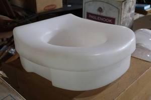 lot 1158 image: Toilet Booster Seat