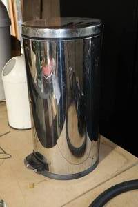 lot 1167 image: Flip-Top Garbage Can