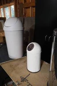 lot 1168 image: Lot of (2) Garbage Cans