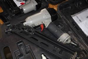 lot 952 image: Porter-Cable 15-GA Air Finish Nailer with Case