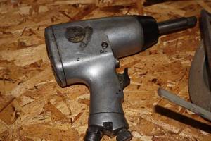 lot 956 image: Rockwell 12 Air Impact Wrench 2211