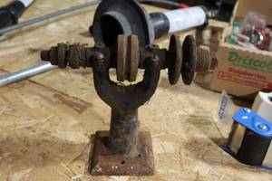 lot 969 image: Blacksmith Bench Grinder with Cast Iron Base