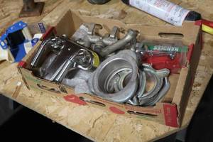 lot 971 image: Lot of (5) Assorted Plumbing Supplies - (2) Faucets, (2) Sink Flanges, Toilet Handle