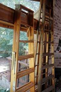 lot 982 image: 8 Wooden Step Ladder