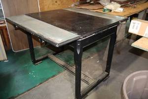 lot 991 image: Wooden Table