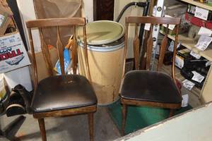 lot 992 image: Padded Wood Dining Chair