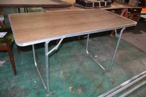 lot 979 image: Folding Table