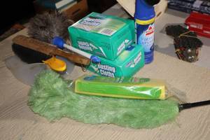 lot 1196 image: Lot of (8) Assorted Dusting Supplies