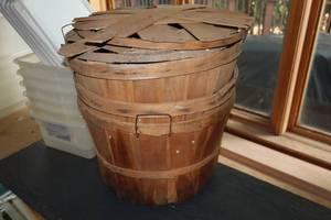lot 1214 image: Lot of (3) Wood Baskets with (2) Lids