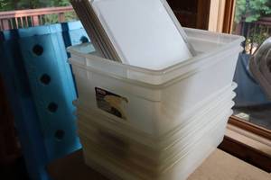 lot 1216 image: Lot of (6) Plastic Tote Bins with Lids