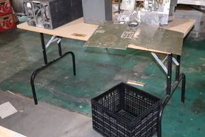 lot 1262 image: Wood Top Folding Table