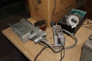 lot 1244 image: Lot of (1 Box) Vintage Assorted Radio Parts