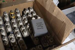 lot 1253 image: Lot of (32) Sangamo MFD 4000 VDC Capacitors