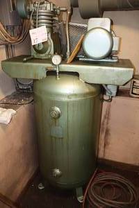 lot 17 image: Air Compressor