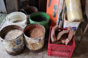 lot 13E image: Kiln Sand and Stones