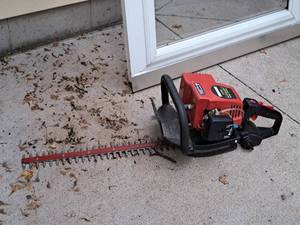 lot 1494 image: 19-blade Gas Trimmer