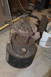 lot 1272 image: Vintage Portable Stove & Hand Pump