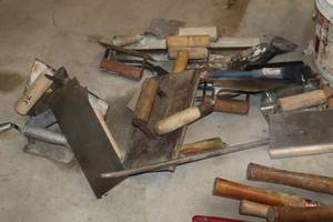 lot 1273 image: Lot of (1 Pail) Assorted Masonry Tools